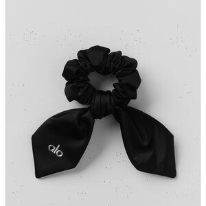 ALO Yoga Airlift Rhythm Black Hair Scrunchie